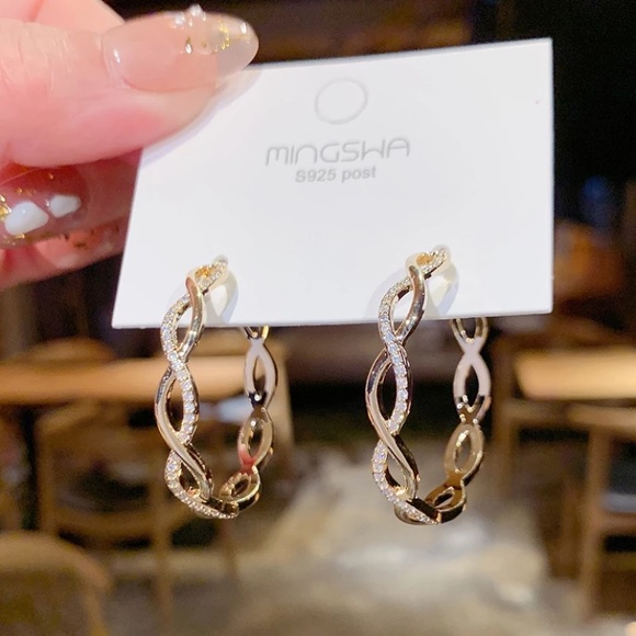 Jewelry - New 18k gold plated hoop earrings